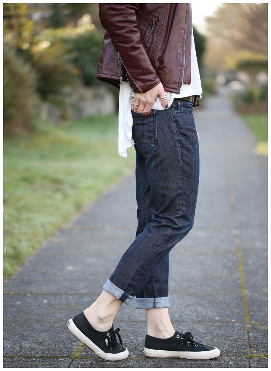 1 blog Vintage Leather Jacket UO Corner Shop Tee 7FAM Roxanne Skinny Boyfriend Black Superga-2
