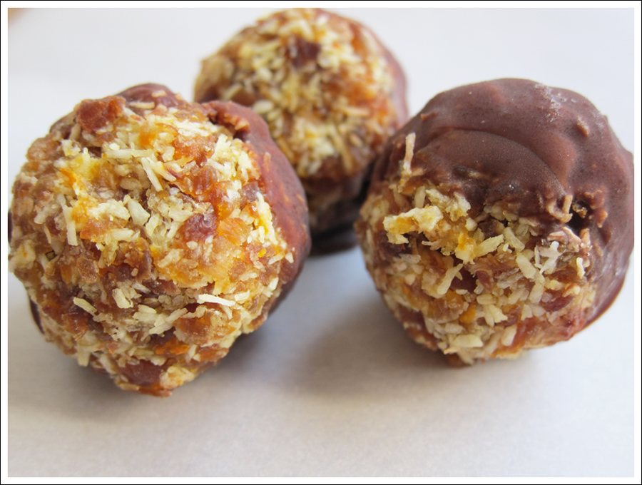 Blog apricot coconut bonbons-1