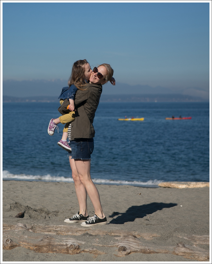 Blog Blank NYC Fitted Military Shirt StyleMint Striped Tee DL1961 Lola Cut off Shorts Black Converse-4