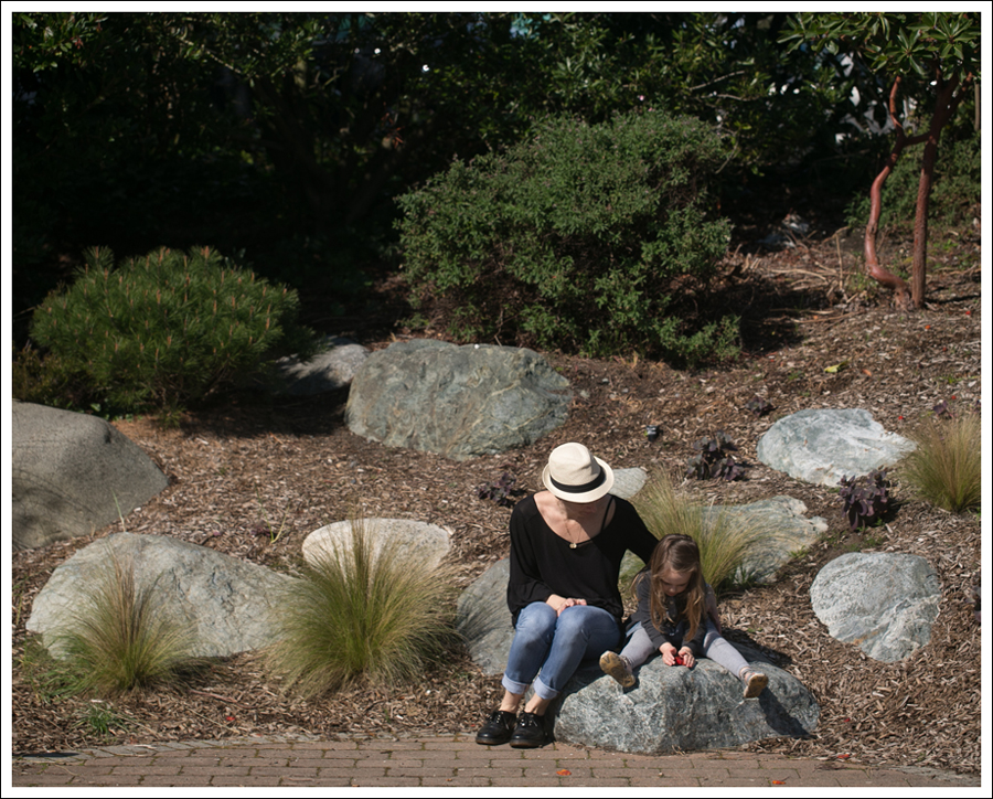 Blog HM Hats Free People Black Peplum Top Joes Jeans Chelsea Open Back Dr Martens-21