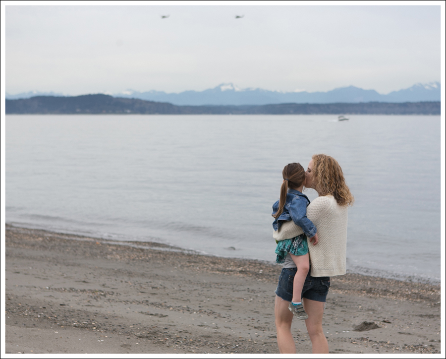 Blog HM Sweater Hudson DIY Cut Off Jeans Black Converse-22