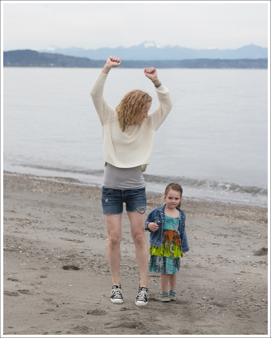 Blog HM Sweater Hudson DIY Cut Off Jeans Black Converse-23