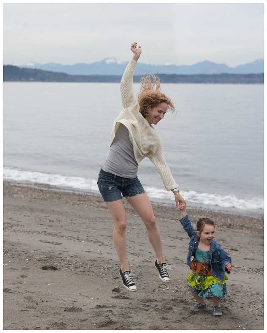 Blog HM Sweater Hudson DIY Cut Off Jeans Black Converse-24