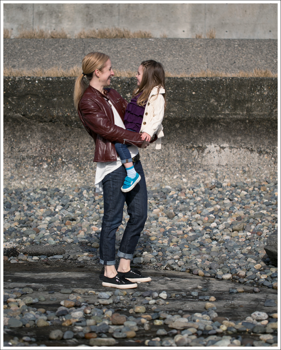 Blog Vintage Leather Jacket UO Corner Shop Tee 7FAM Roxanne Skinny Boyfriend Black Superga-2