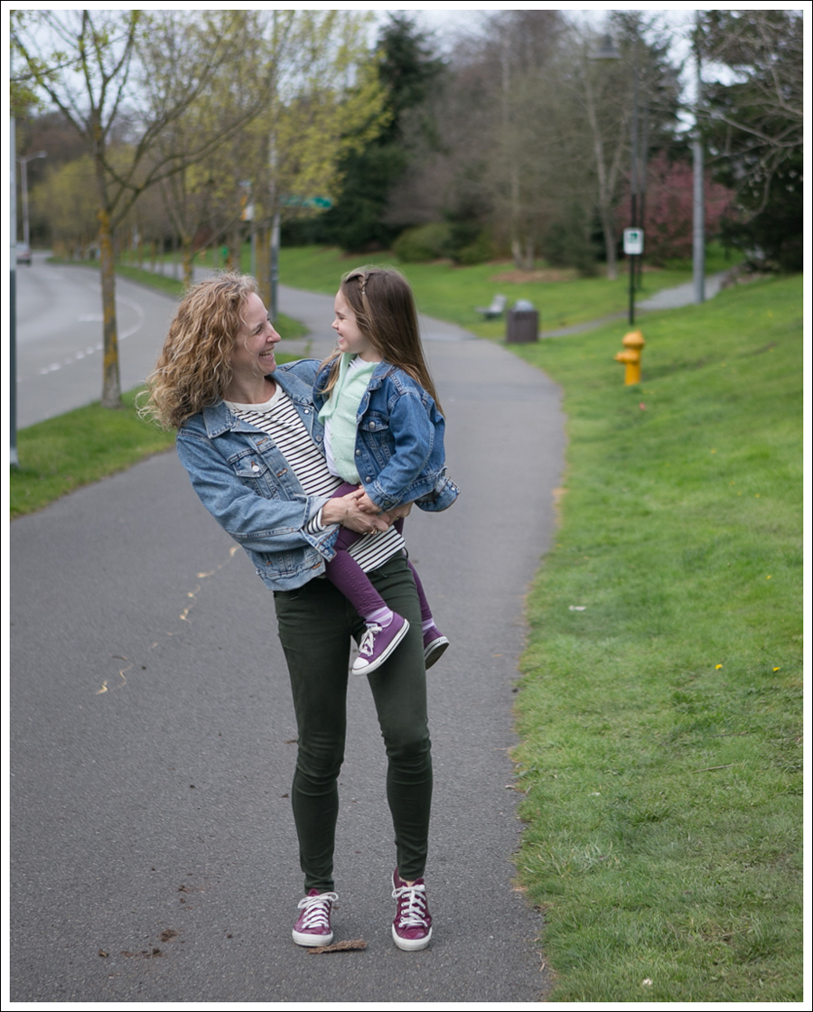 Blog Vintage Levis Jacket Zara Striped Sweatshirt Black Orchid Denim Converse-21