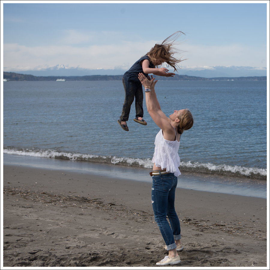 Blog Ana Nonza Top Linnea Pella Studded Belt Joes Jeans Destroyed Skinny Gold Superga-10