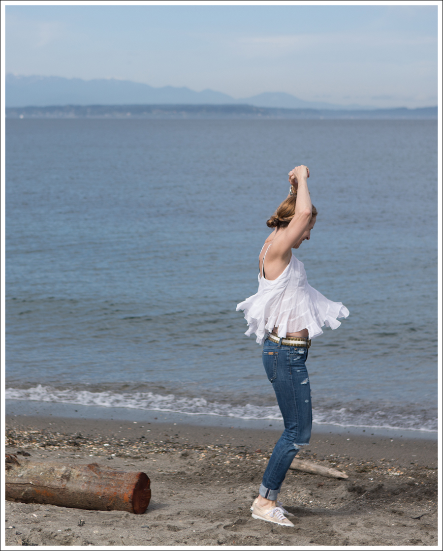 Blog Ana Nonza Top Linnea Pella Studded Belt Joes Jeans Destroyed Skinny Gold Superga-2