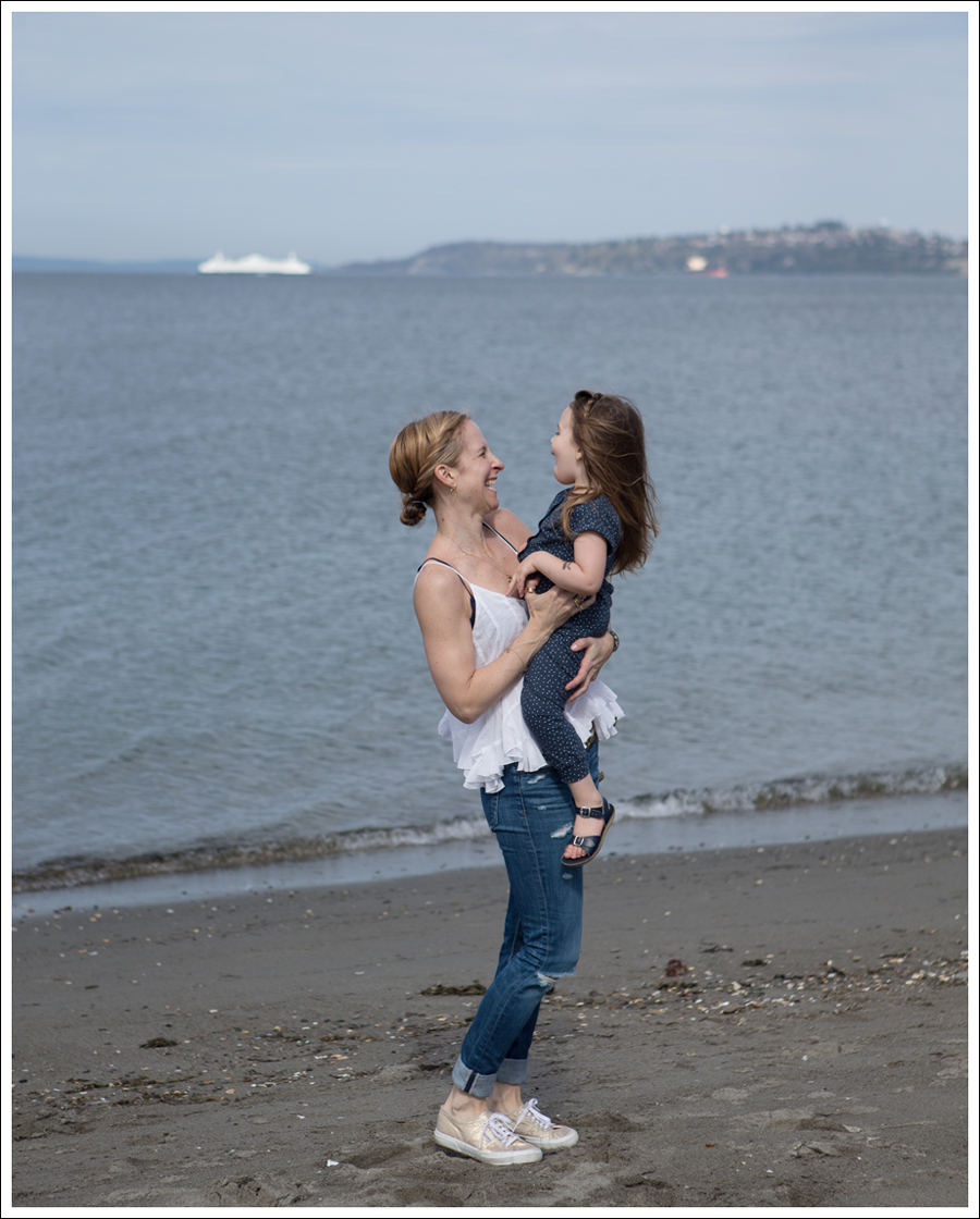 Blog Ana Nonza Top Linnea Pella Studded Belt Joes Jeans Destroyed Skinny Gold Superga-4