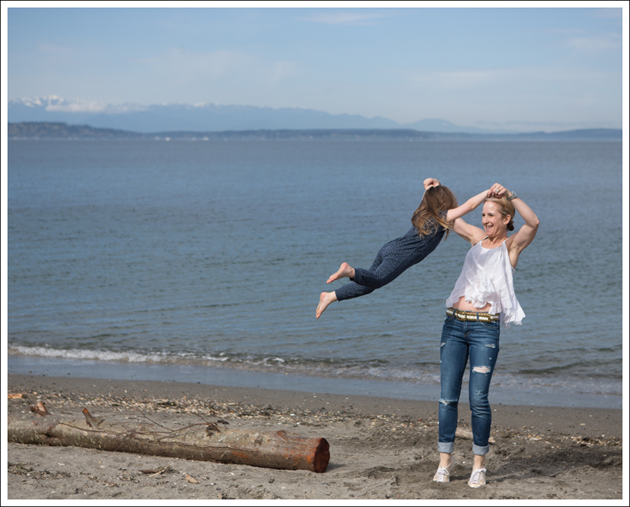 Blog Ana Nonza Top Linnea Pella Studded Belt Joes Jeans Destroyed Skinny Gold Superga-7