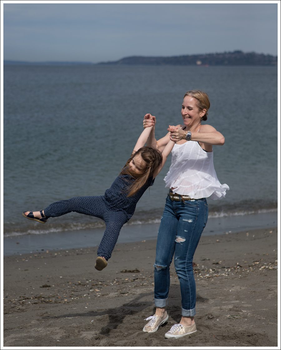 Blog Ana Nonza Top Linnea Pella Studded Belt Joes Jeans Destroyed Skinny Gold Superga-9