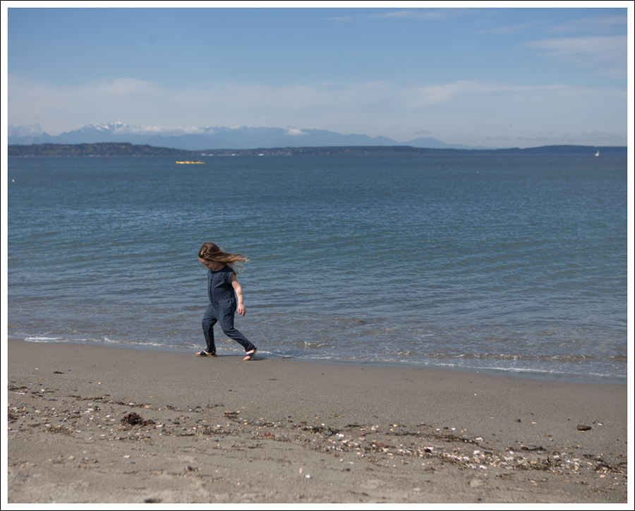 Blog GapKids Starry Romper Salt Water Surfer Sandal-15