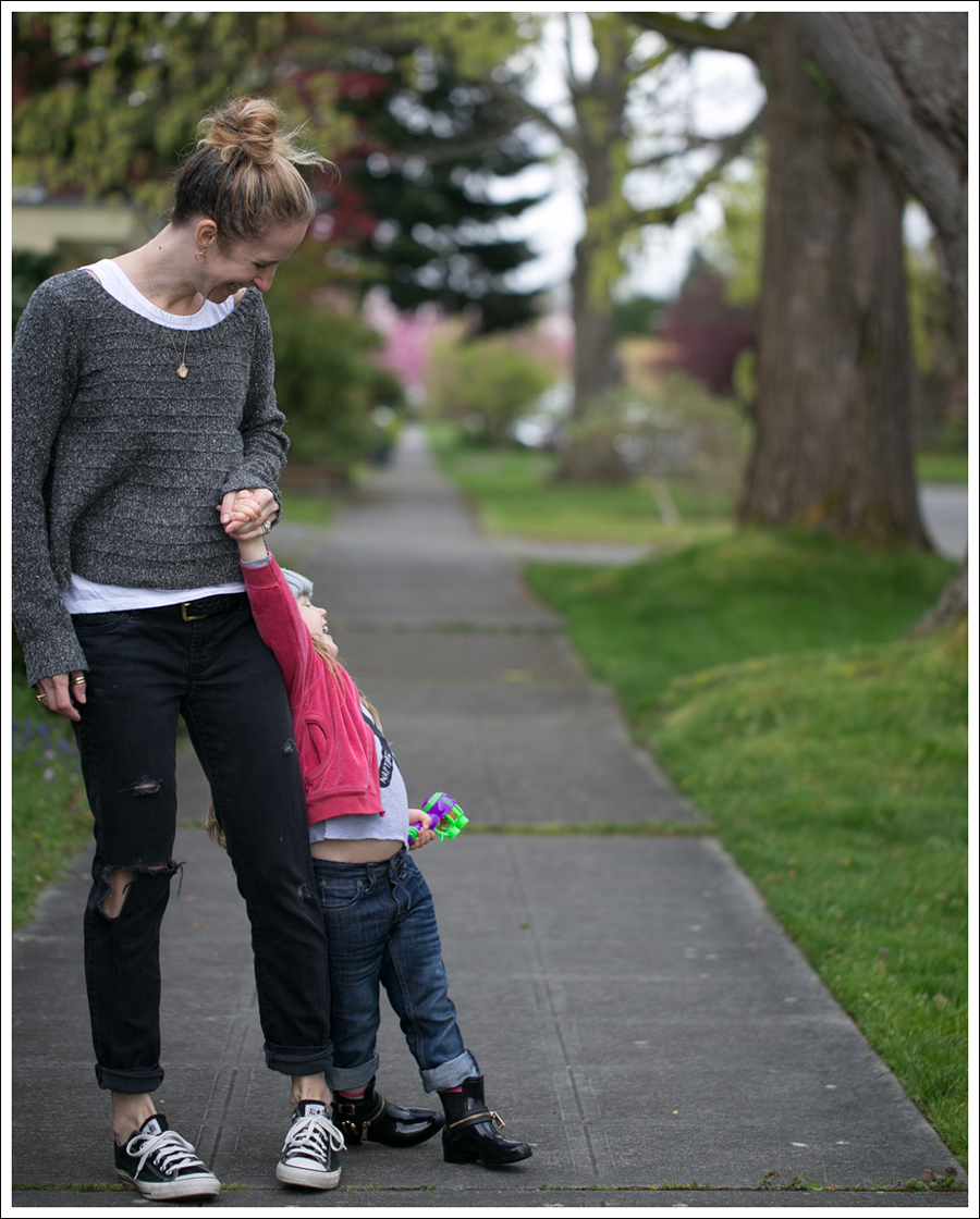 Blog StyleMint Carrington Sweater 7FAM DIY ripped Gwenevere Super Skinny Black Converse-3