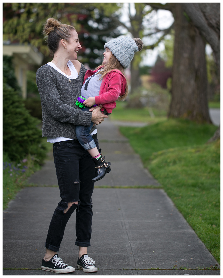 Blog StyleMint Carrington Sweater 7FAM DIY ripped Gwenevere Super Skinny Black Converse-4