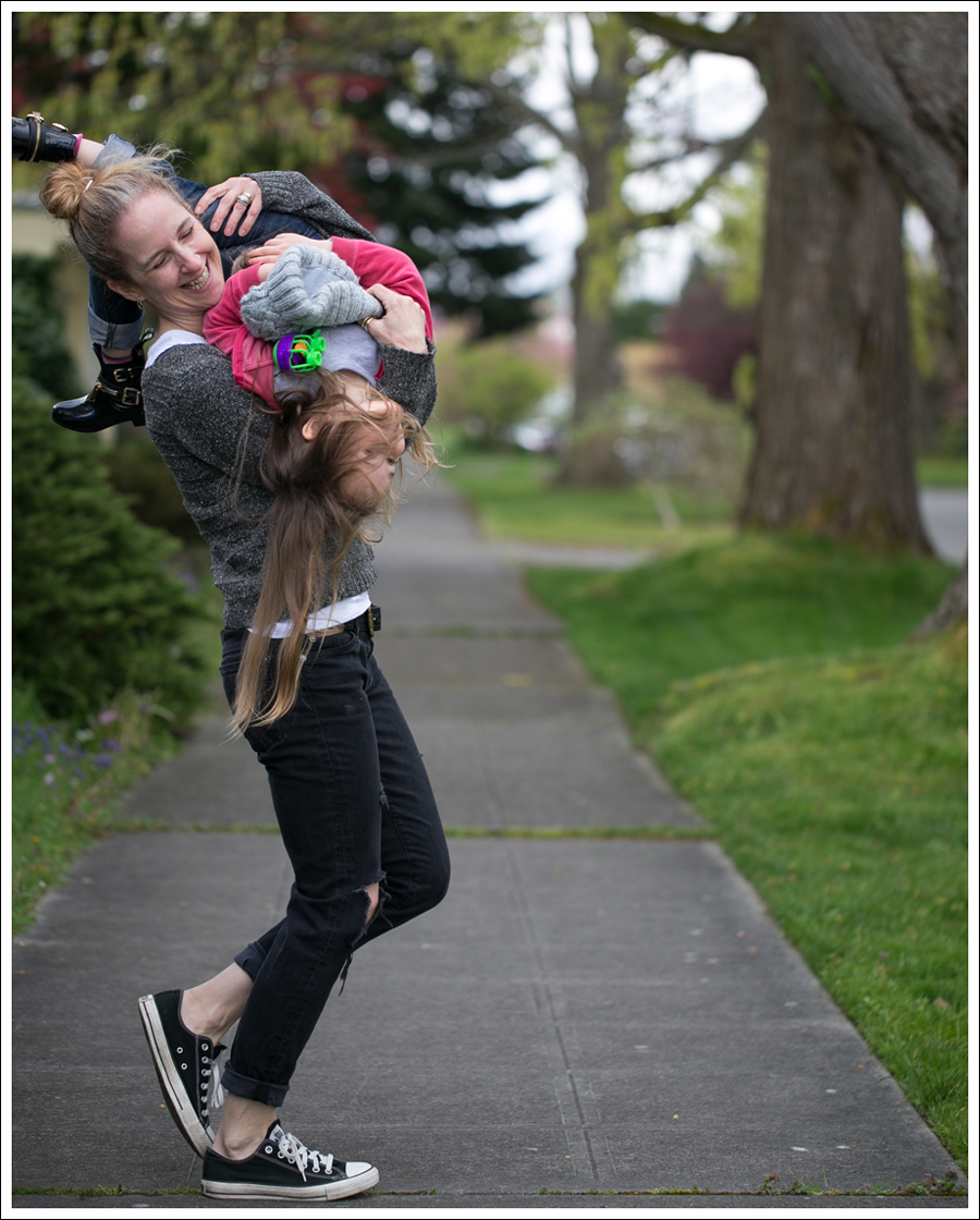 Blog StyleMint Carrington Sweater 7FAM DIY ripped Gwenevere Super Skinny Black Converse-5