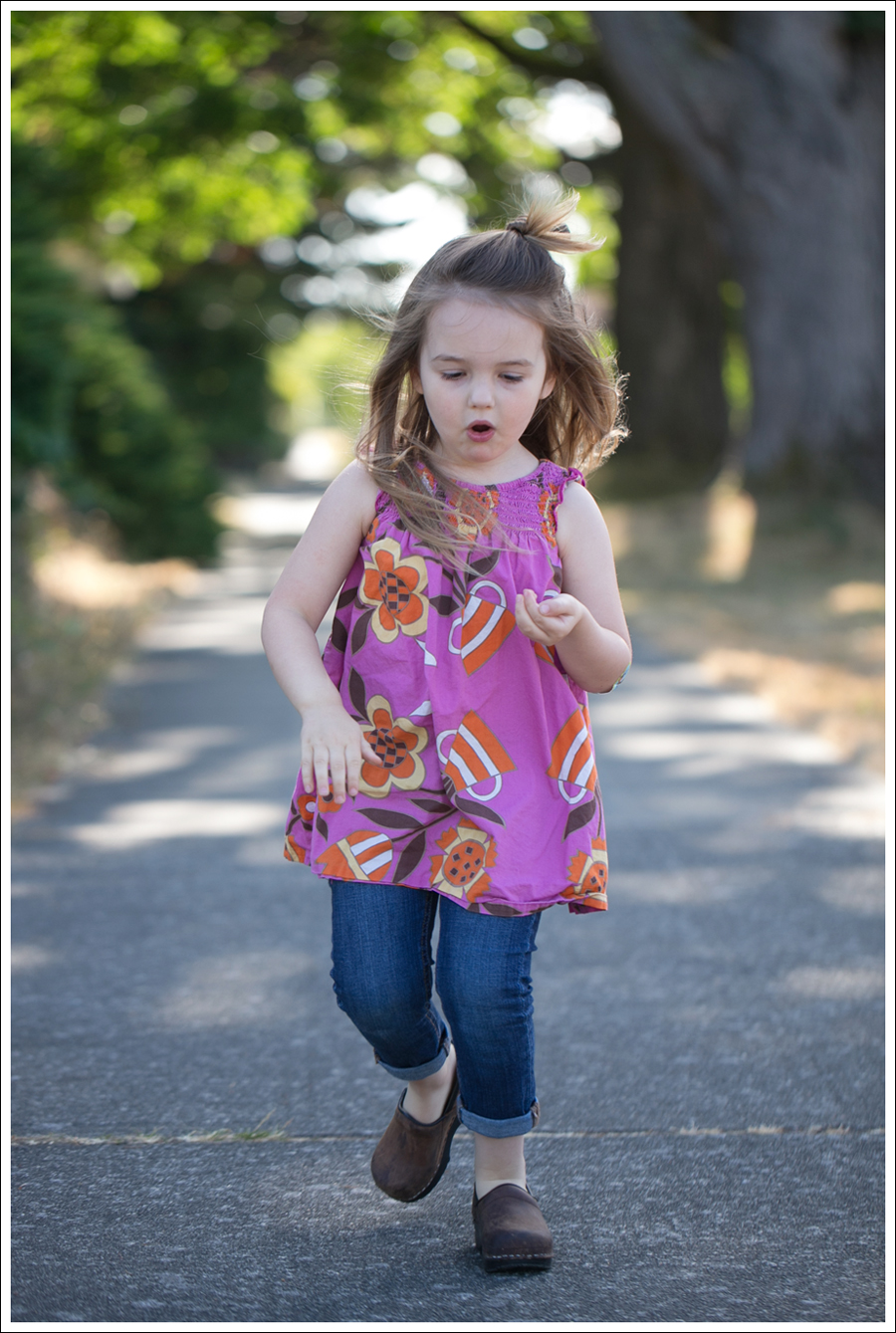 Blog Hanna Andersson Flower Dress DL1961 Harper Sanita Clogs-8