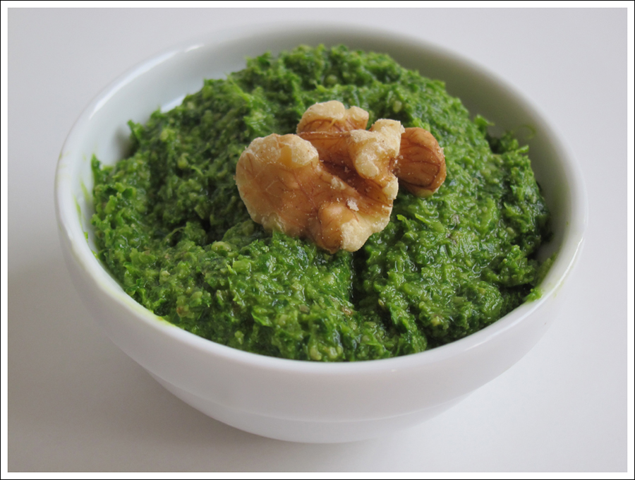 Blog parsley walnut pesto