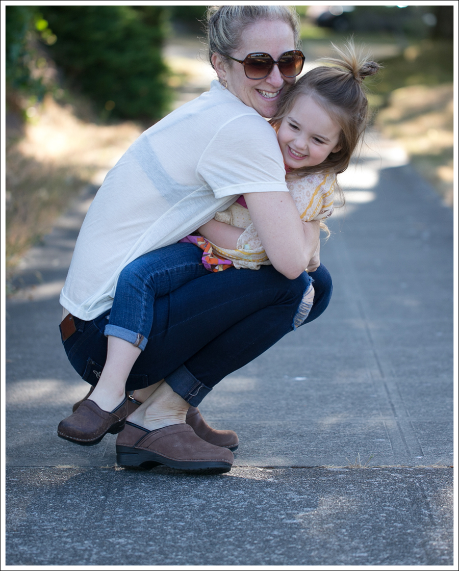 Blog StyleMint Tee Scarf DL1961 Amanda Skinny Seville Dansko Brown Clogs-11