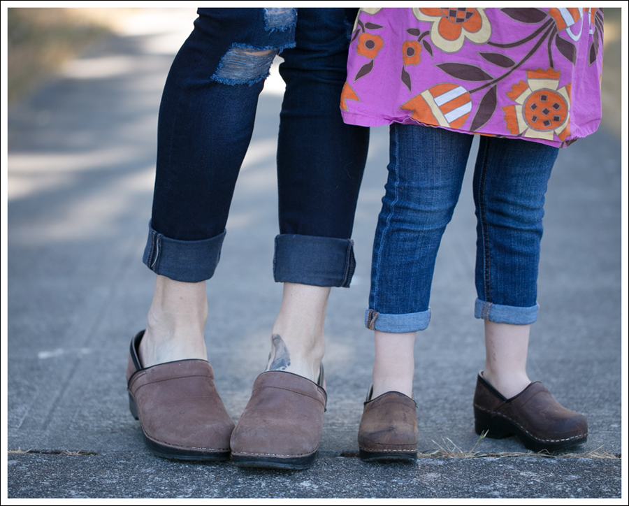 Blog StyleMint Tee Scarf DL1961 Amanda Skinny Seville Dansko Brown Clogs-8