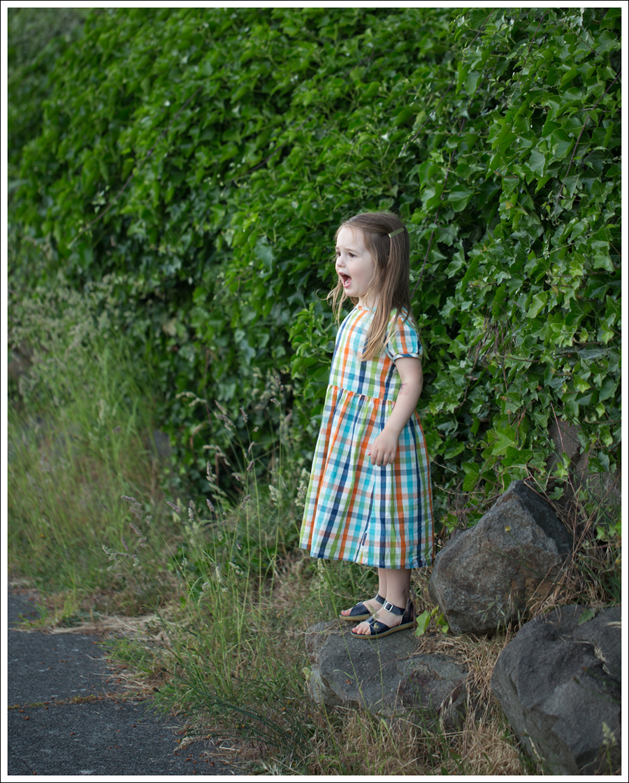 Blog polarn o pyret Plaid Dress Navy Saltwater Sun San Sandals-1