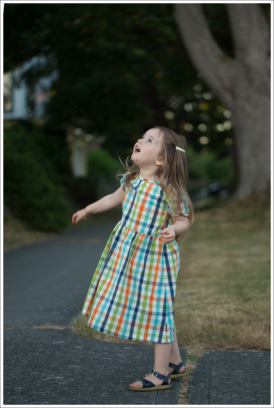 Blog polarn o pyret Plaid Dress Navy Saltwater Sun San Sandals-6