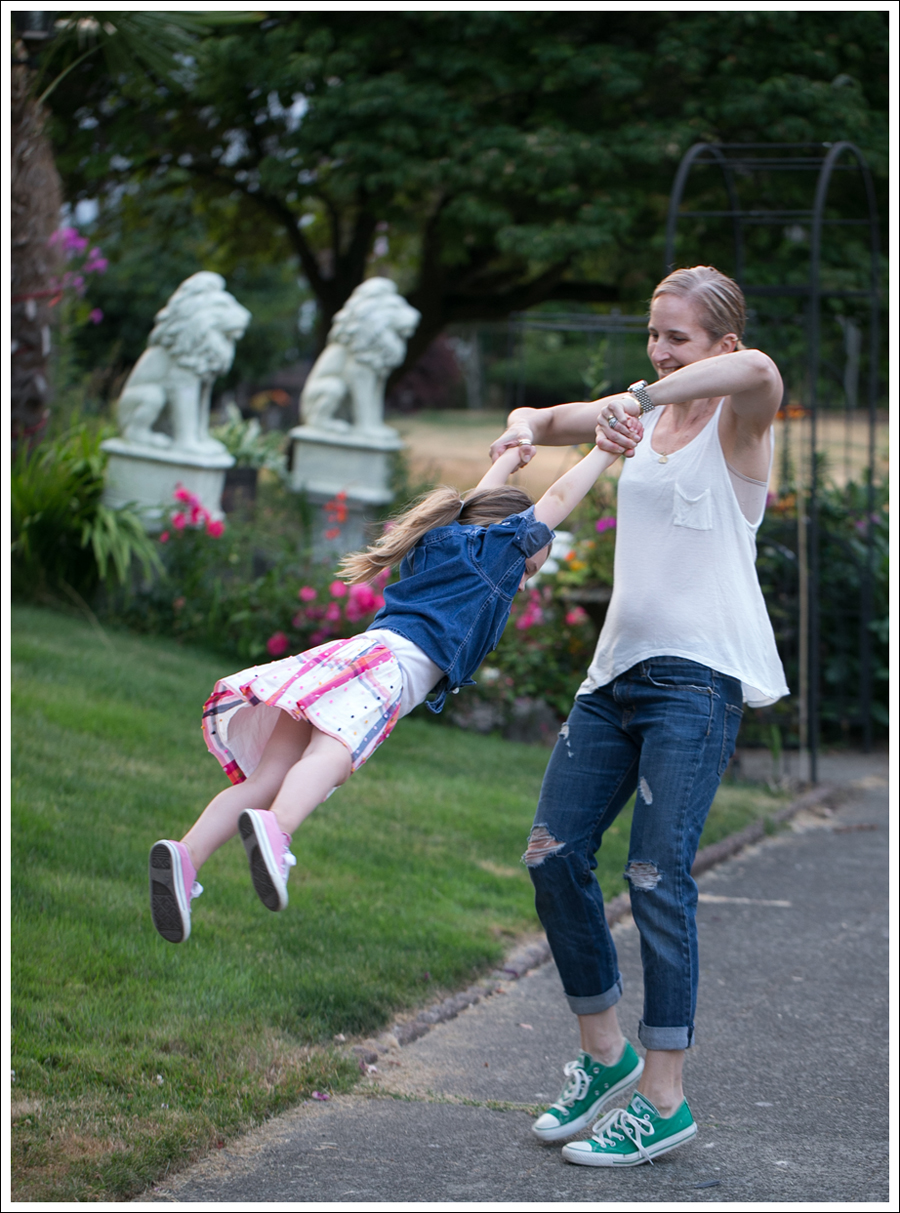 Blog StyleMint Tank Current Elliott the Boyfriend Destroyed Green Converse-9