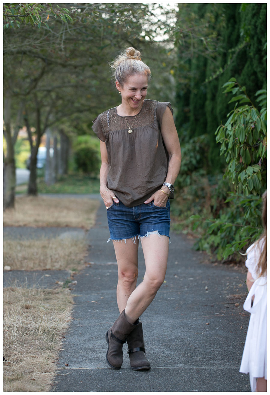 Blog Zara Brown Crochet Top Blouse Wrangler DIY Cut offs Rag and Bone Moto Boots-1