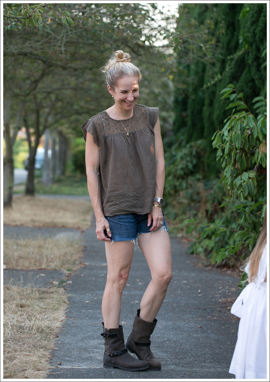 Blog Zara Brown Crochet Top Blouse Wrangler DIY Cut offs Rag and Bone Moto Boots-2