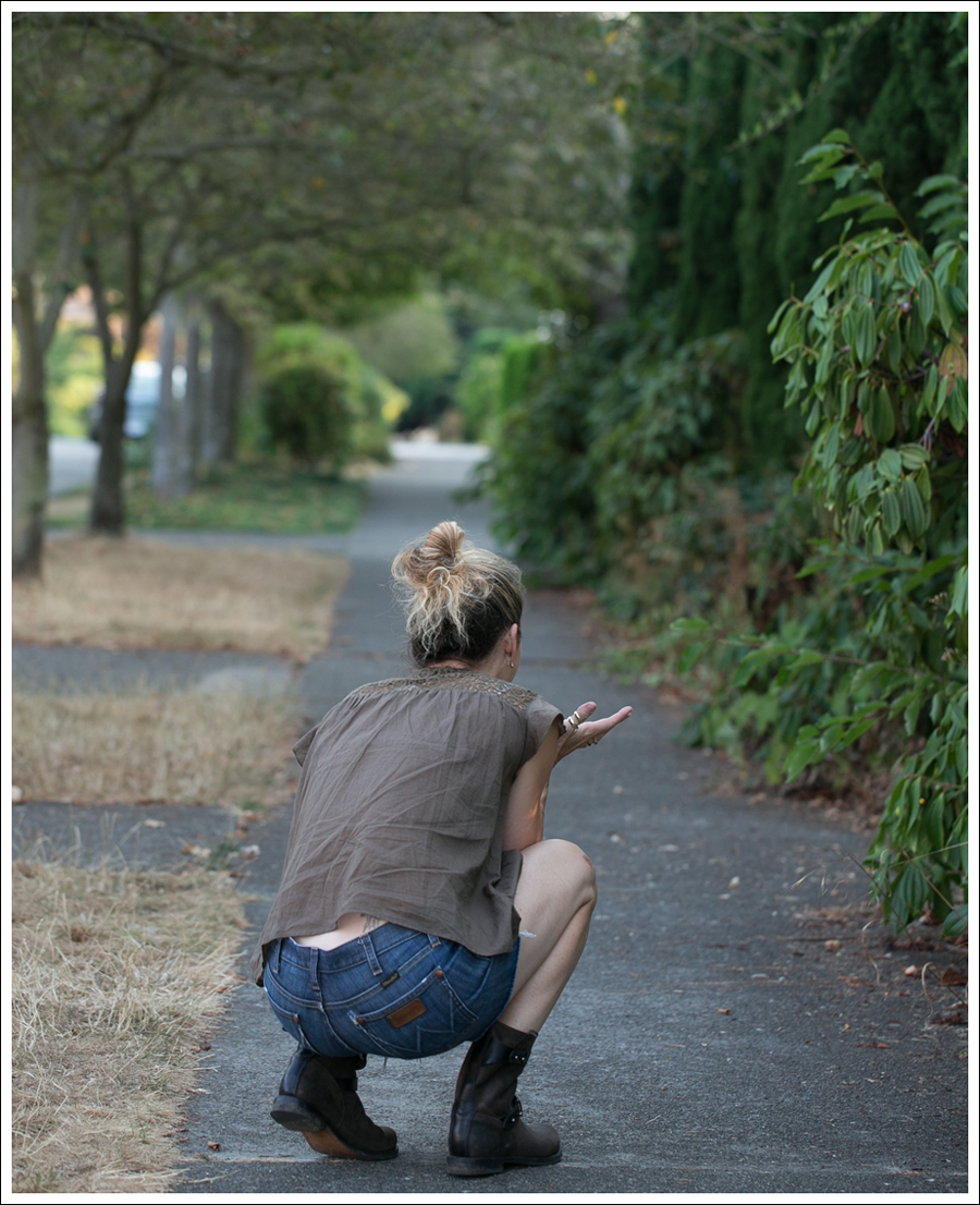 Blog Zara Brown Crochet Top Blouse Wrangler DIY Cut offs Rag and Bone Moto Boots-4
