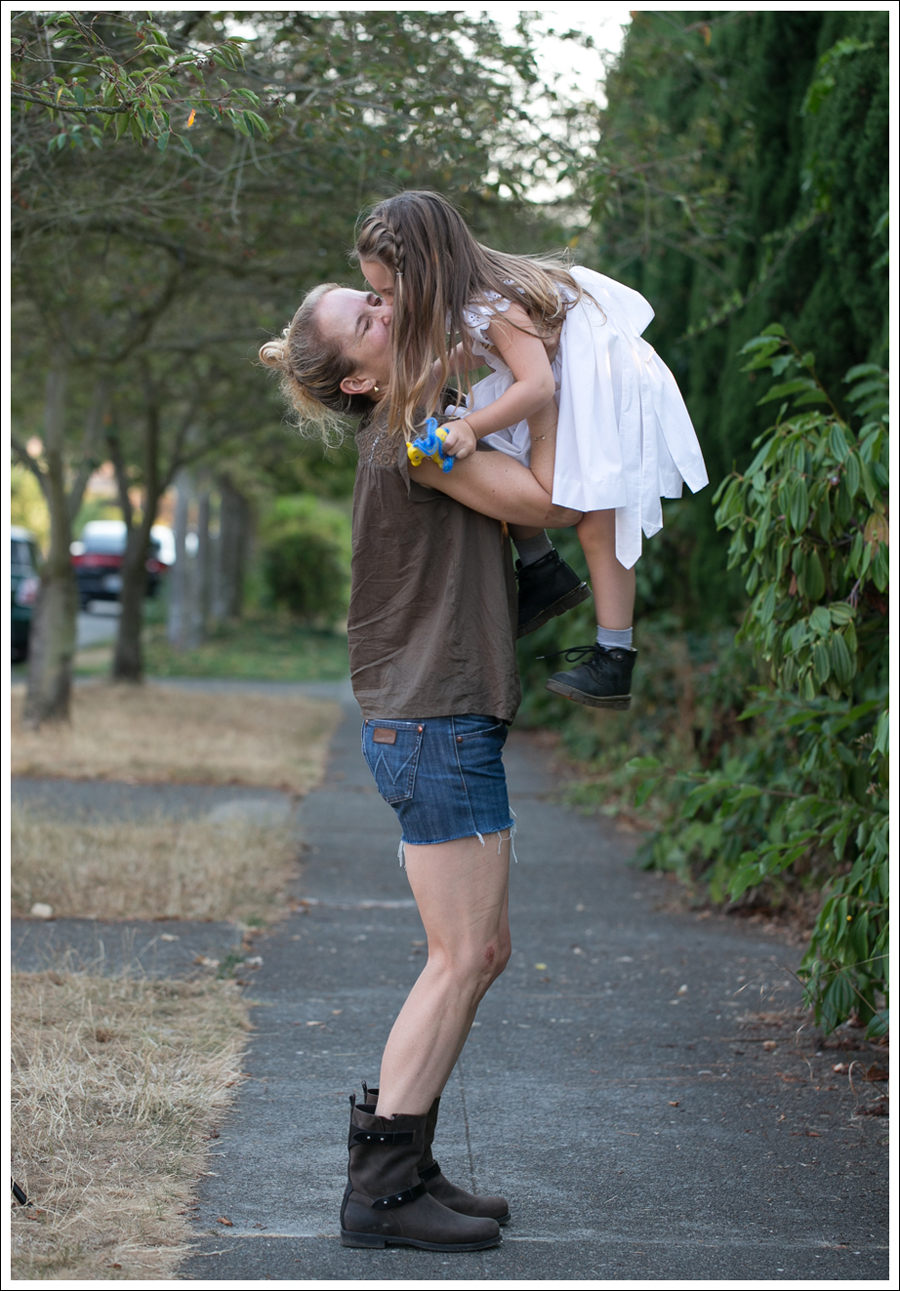 Blog Zara Brown Crochet Top Blouse Wrangler DIY Cut offs Rag and Bone Moto Boots-6