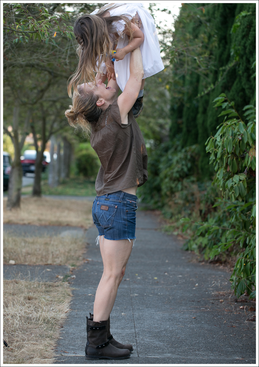 Blog Zara Brown Crochet Top Blouse Wrangler DIY Cut offs Rag and Bone Moto Boots-7