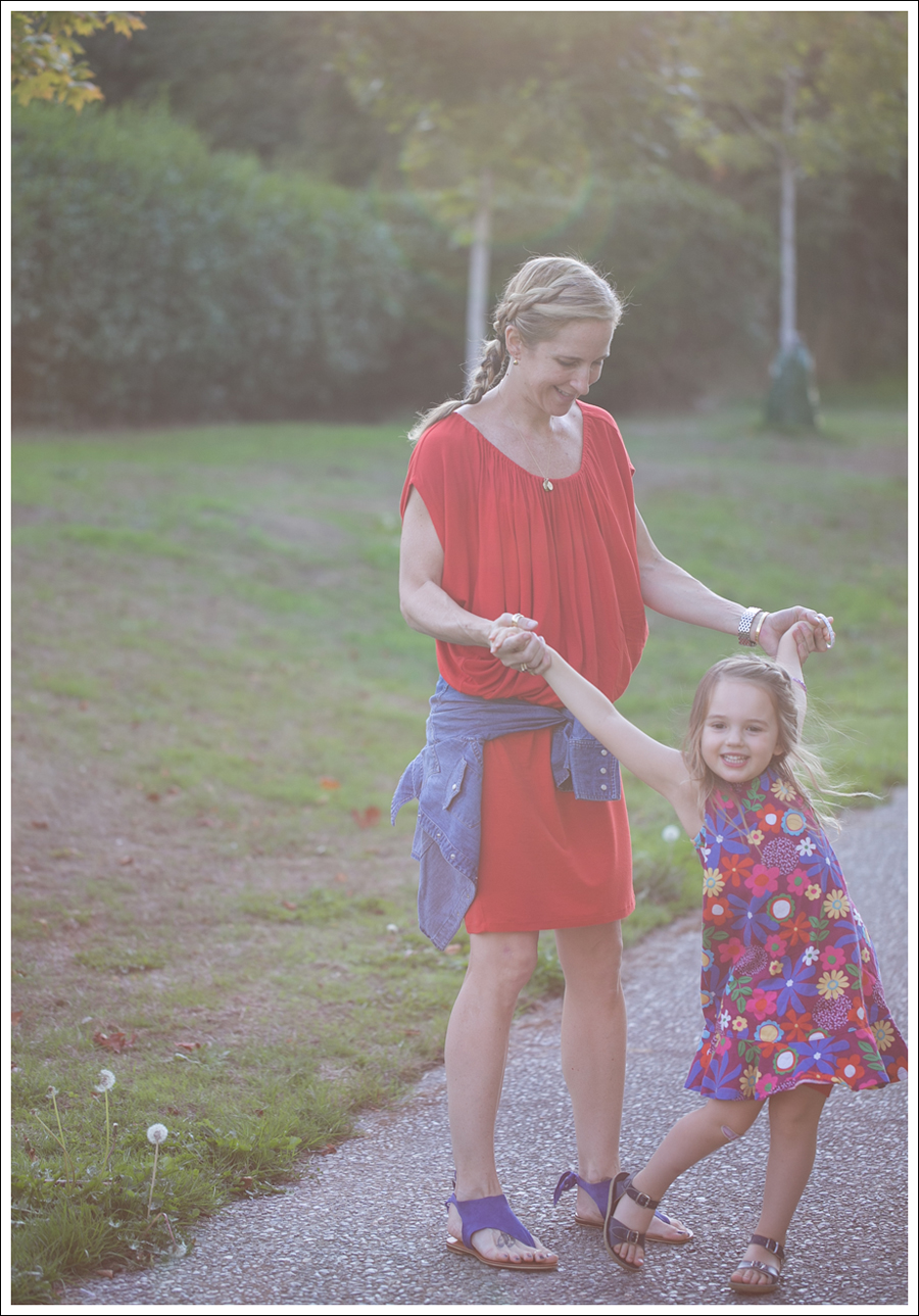 Blog Cynthia Vincent Red Tee Dress Gap Denim Shirt Cocobelle Suede Tie Thong Sandals-5