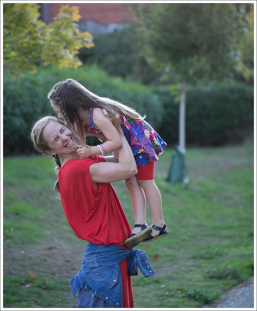 Blog Cynthia Vincent Red Tee Dress Gap Denim Shirt Cocobelle Suede Tie Thong Sandals-9
