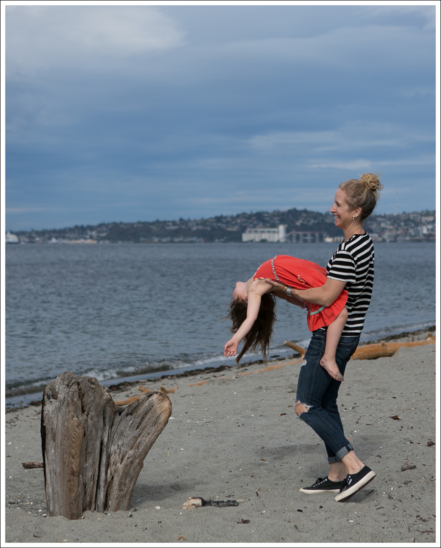 Blog Lily Aldridge for Velvet Striped Tee Current Elliott Cropped Skinny Loved Destroy Black Superga-7