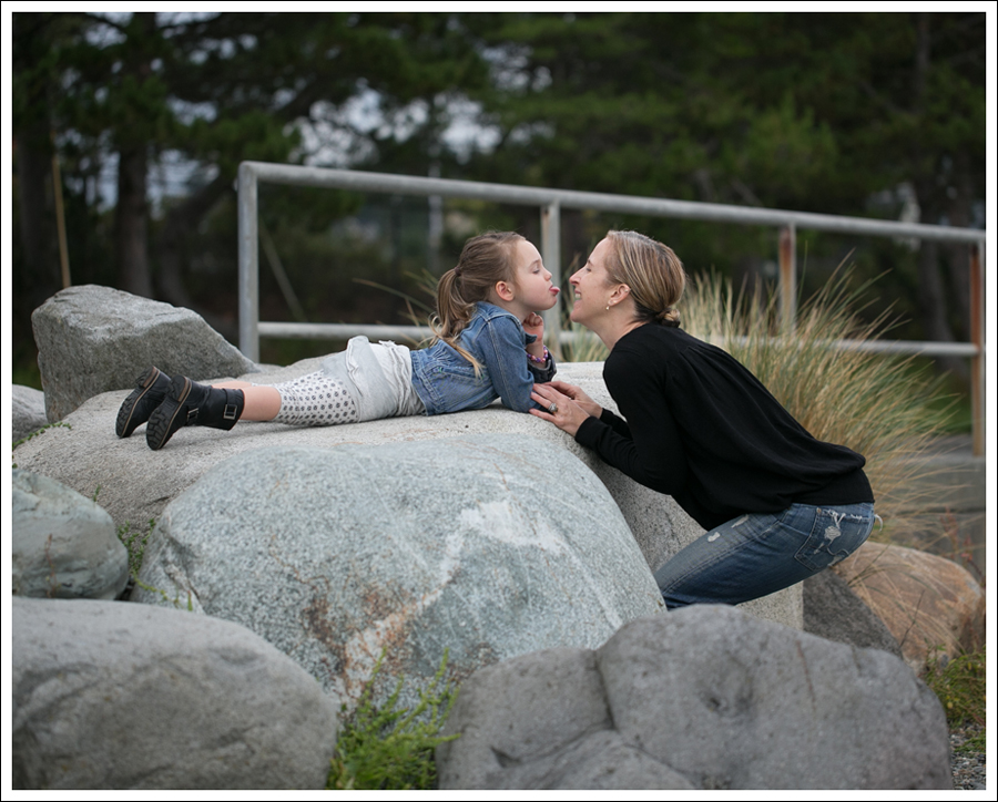 Blog Theory Black Pleated Sweater 7FAM Destroyed Crop Straight Leg El Naturalista Duna N528-27