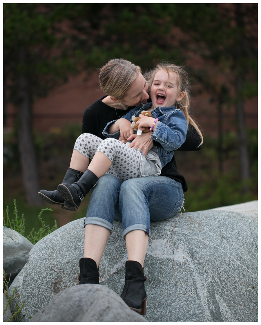 Blog Theory Black Pleated Sweater 7FAM Destroyed Crop Straight Leg El Naturalista Duna N528-28