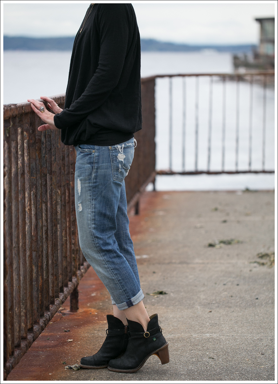 Blog Theory Black Pleated Sweater 7FAM Destroyed Crop Straight Leg El Naturalista Duna N528-3