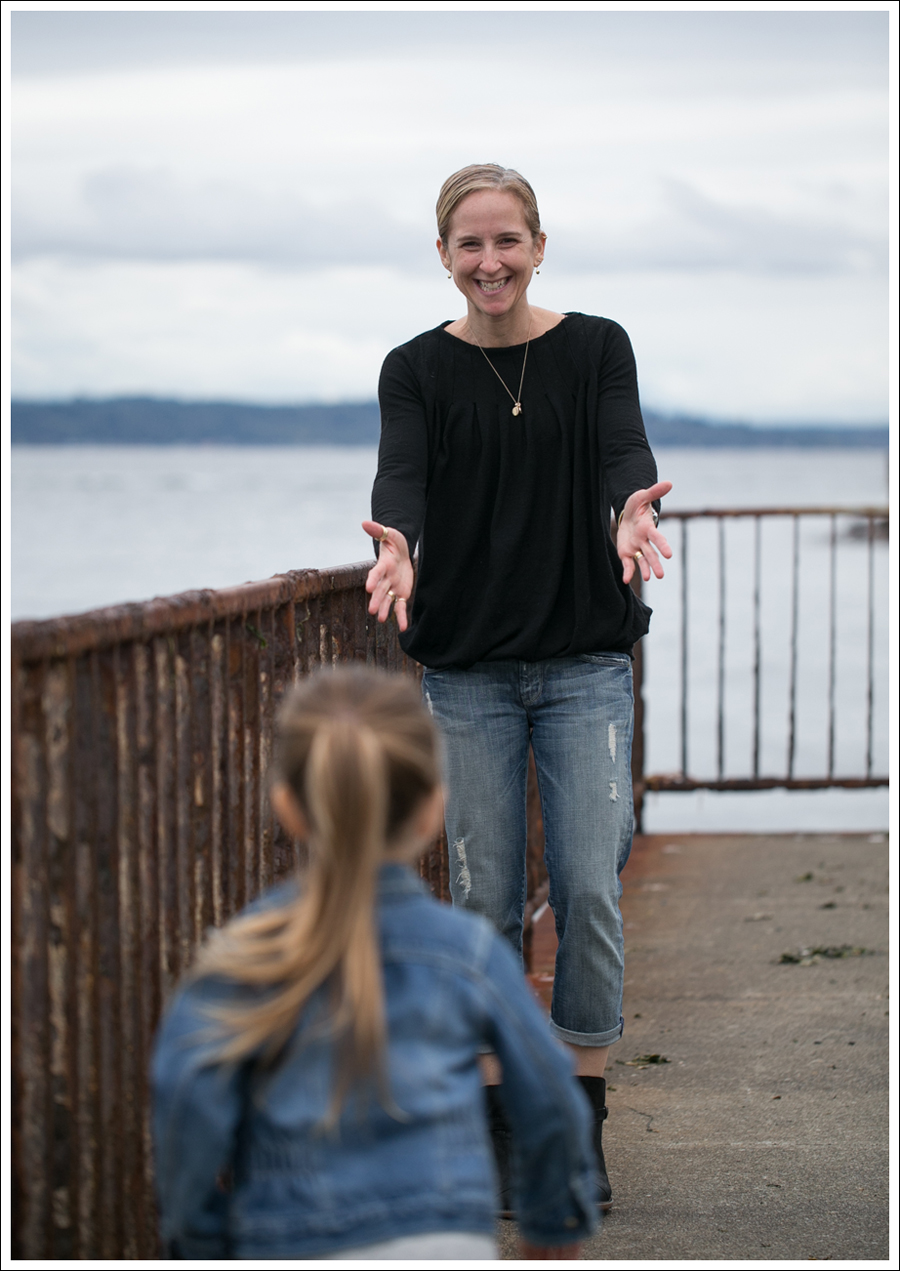 Blog Theory Black Pleated Sweater 7FAM Destroyed Crop Straight Leg El Naturalista Duna N528-4