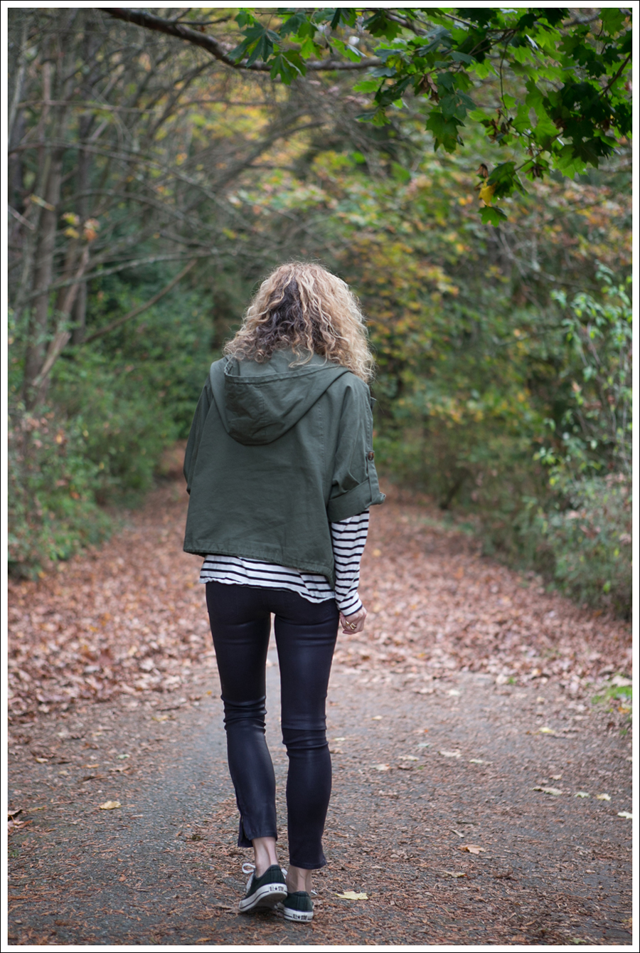 Blog StyleMint Anorak Striped Tee Helmut Lang High Gloss Cropped Skinny Jeans Black Converse-2