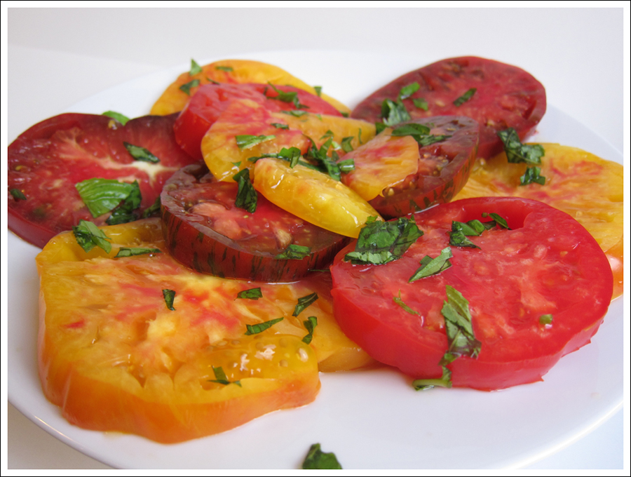 heirloom tomatoes basil blog (1)