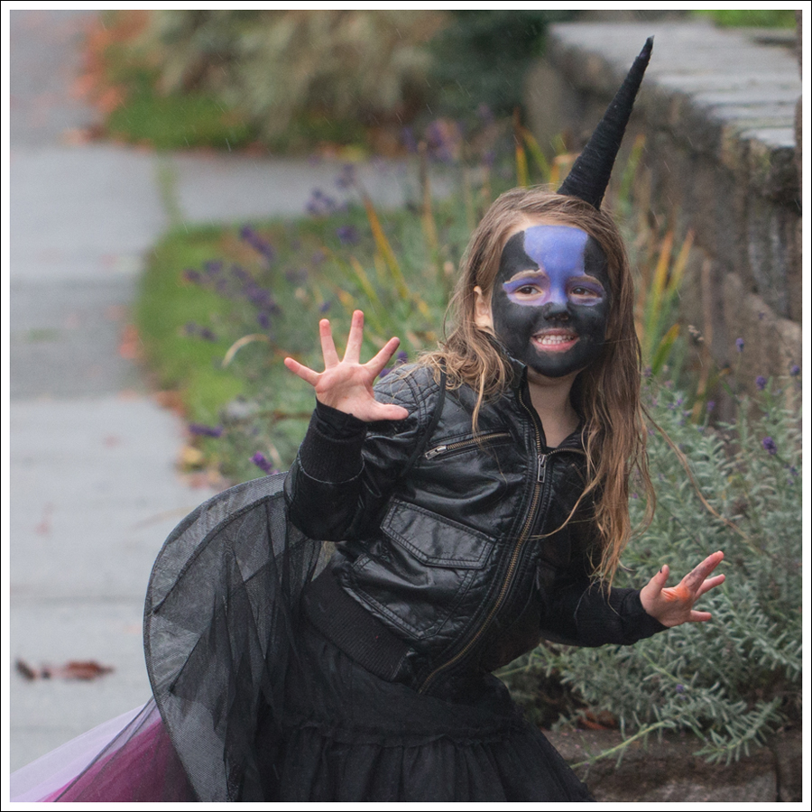 Blog DIY Unicorn Horn Halloween Costume-1-