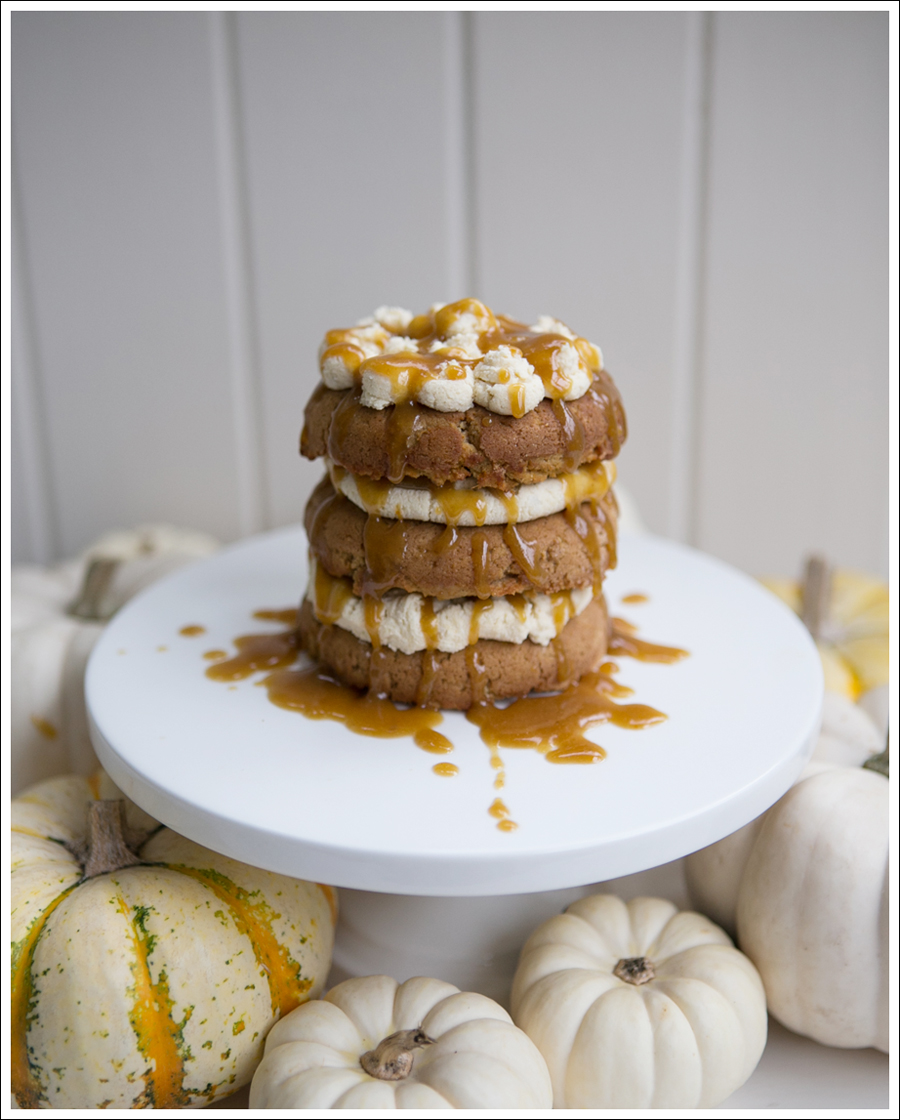 Blog Paleo Pumpkin Cake with Maple Pumpkin Frosting and Caramel Glaze-3