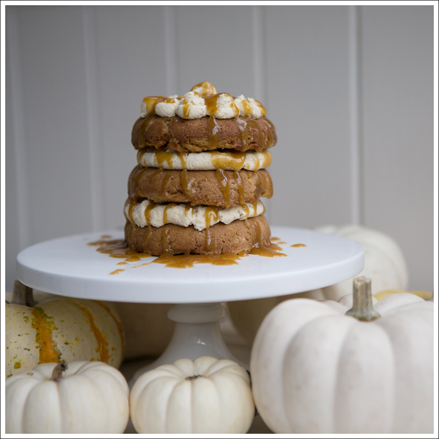 Blog Paleo Pumpkin Cake with Maple Pumpkin Frosting and Caramel Glaze-4