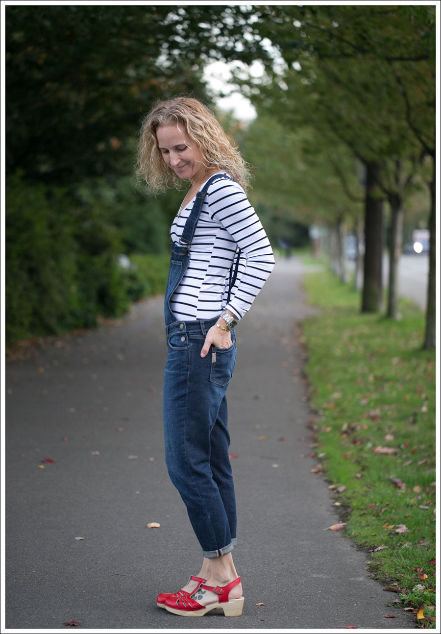 Blog StyleMint Striped Tee Paige Sierra Overalls Sven Lacy Red Clogs-2