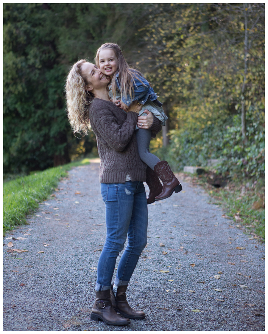 Blog Vince Cable Knit Sweater Destroyed Skinny Jeans Cafe Noire Boots-5