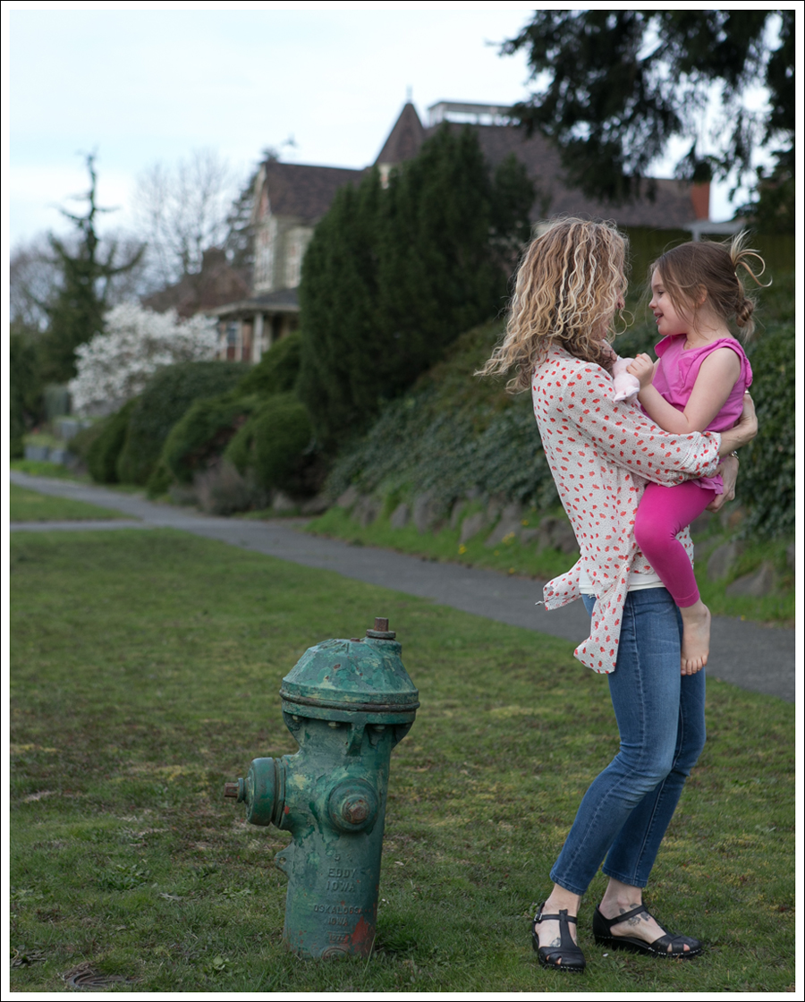 Blog Eshtaki Floral Top DL1961 Grace Swedish Hasbeens-10