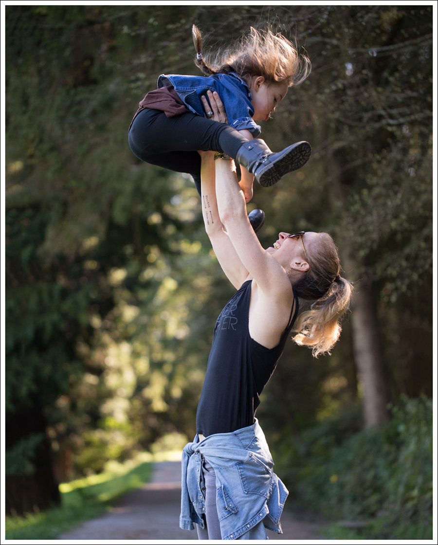 Blog LBBrand PLM Black Levis Jeans Shirt Hudson Gray Collin Skinny Jeans Black Converse-3