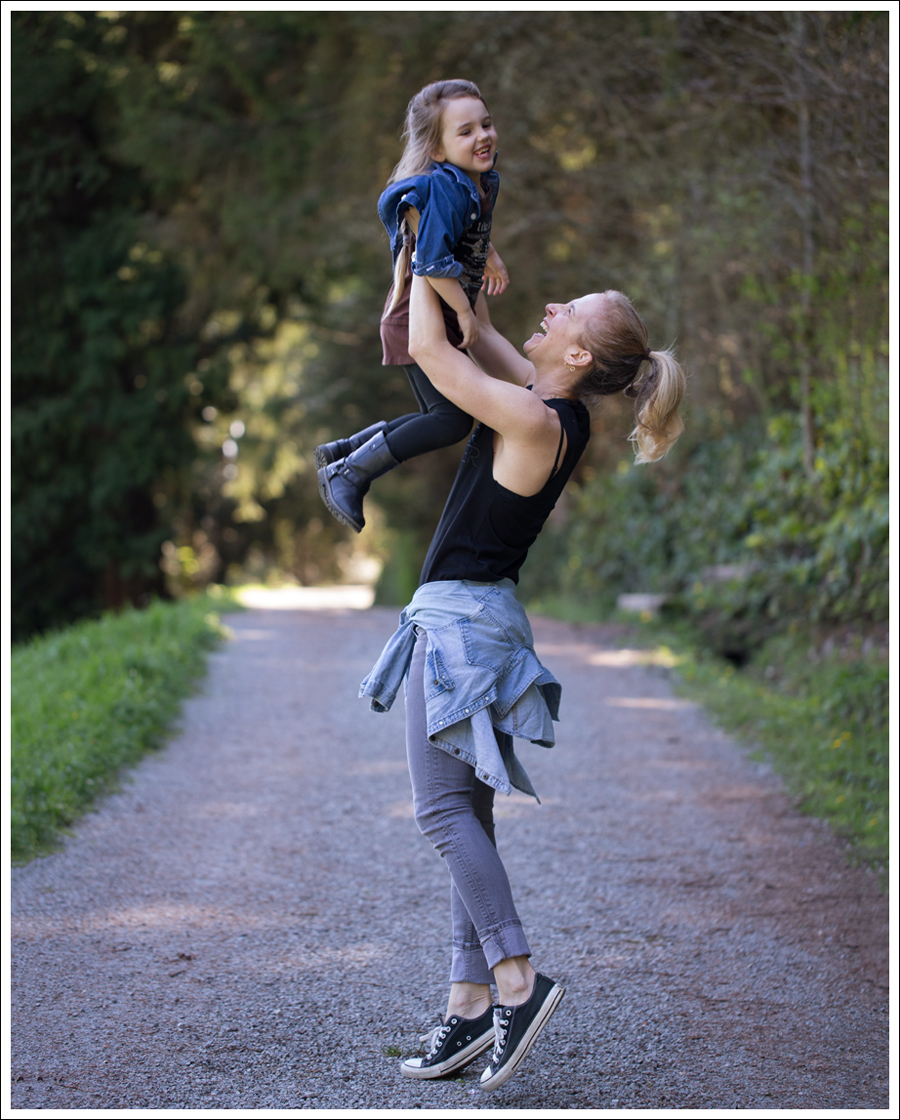 Blog LBBrand PLM Black Levis Jeans Shirt Hudson Gray Collin Skinny Jeans Black Converse-9