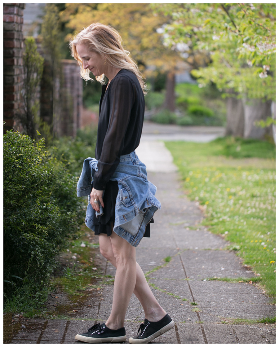 Blog Vince Black Sheer Silk Shirtdress Levis Jean Jacket Supergas-2