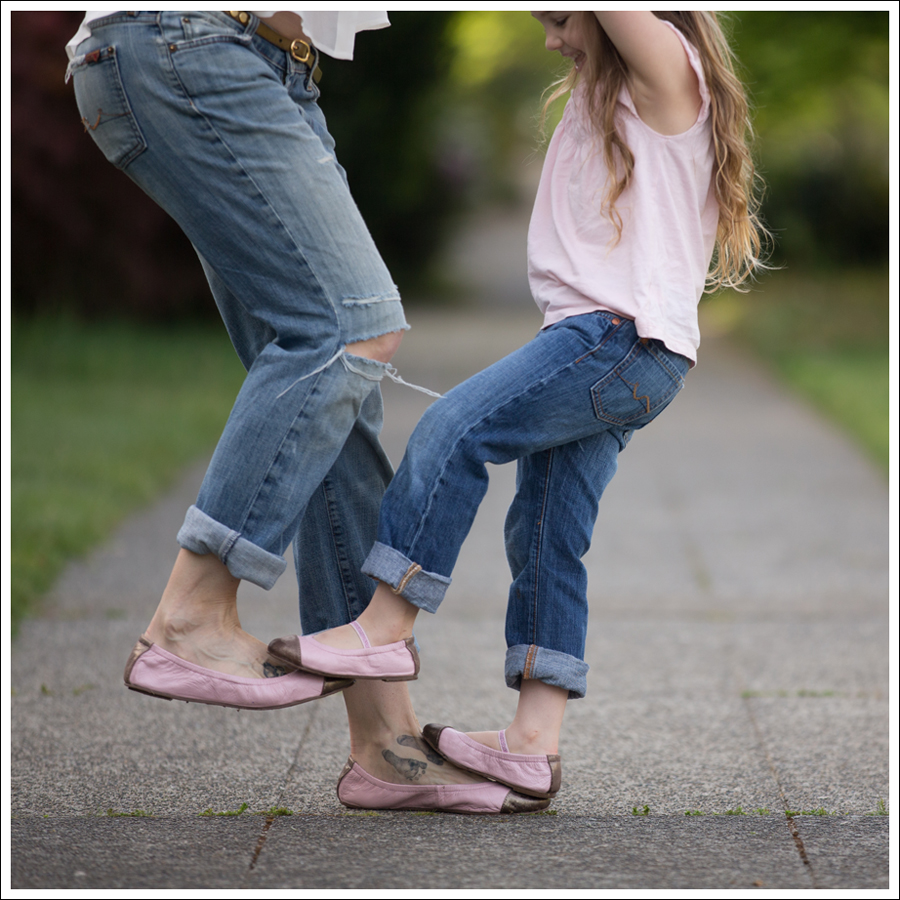 Blog Vintage Felt Hat Chelsea Flower Silk Top 7FAM Destroyed Jeans Pink Nene Emma Flats-10