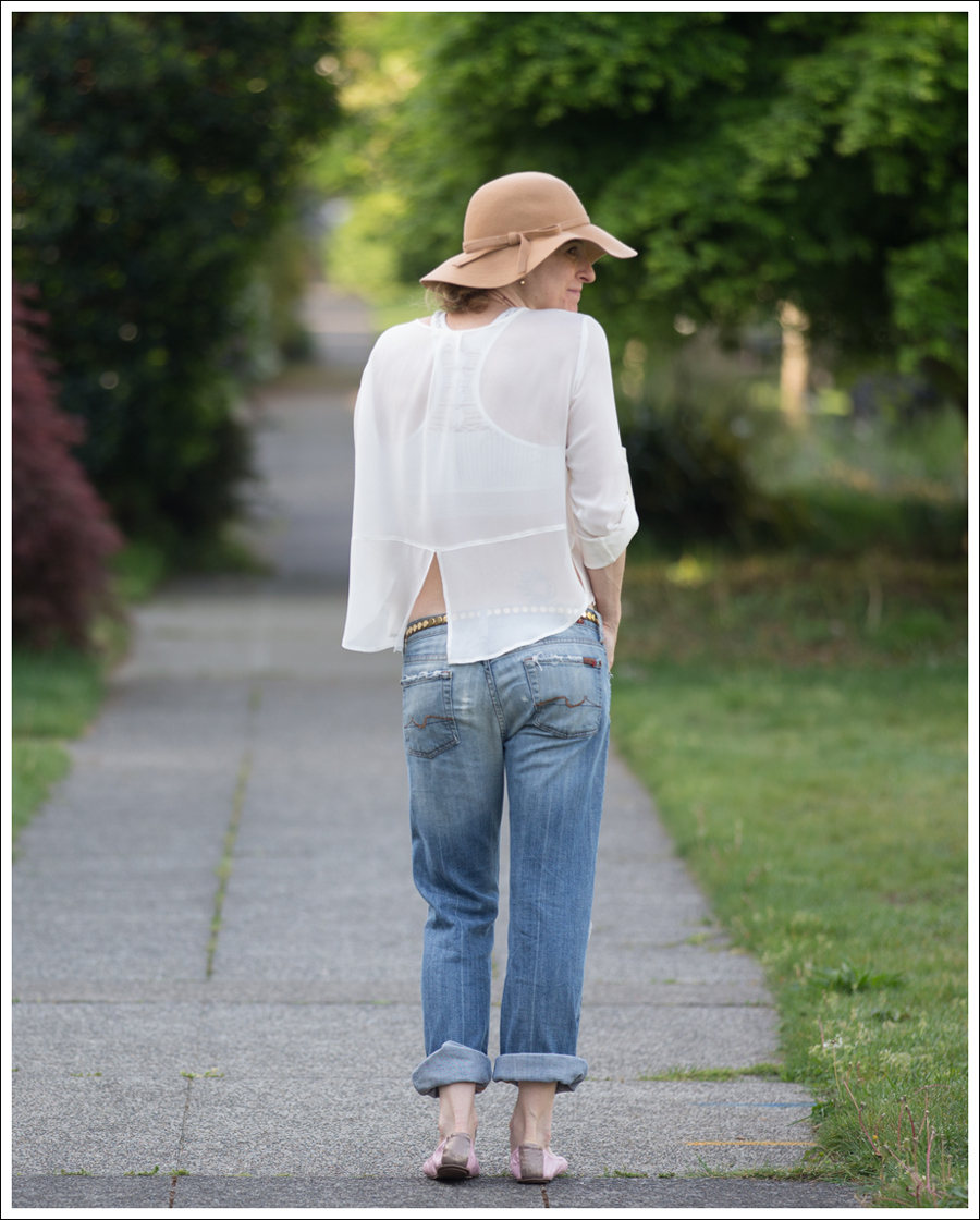 Blog Vintage Felt Hat Chelsea Flower Silk Top 7FAM Destroyed Jeans Pink Nene Emma Flats-2